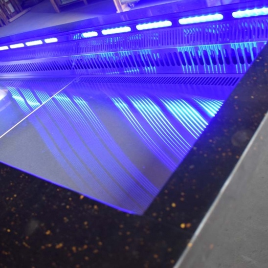 โรงงานโดยตรงดำ stainless เหล็กอาหารทะเลเปิดน้ำแข็งแสดงชิลๆอยู่บนโต๊ะ 